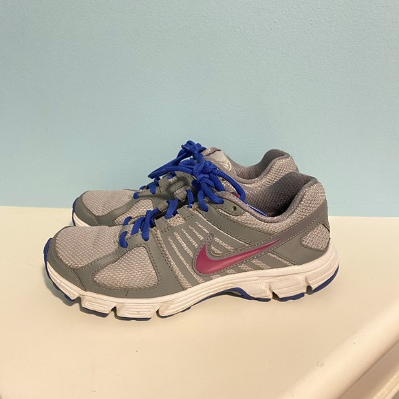 Nike Women’s Runners- US Size 6 - Picture 1 of 5